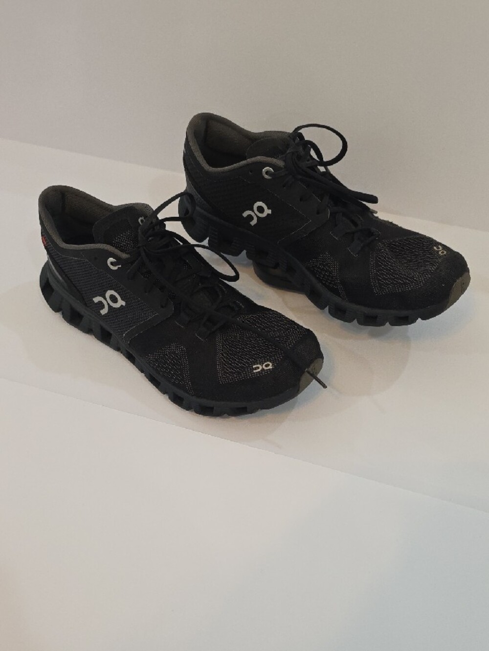 On Running Cloud X Women's Black Athletic Running Shoes Size 9 - Picture 2 of 10